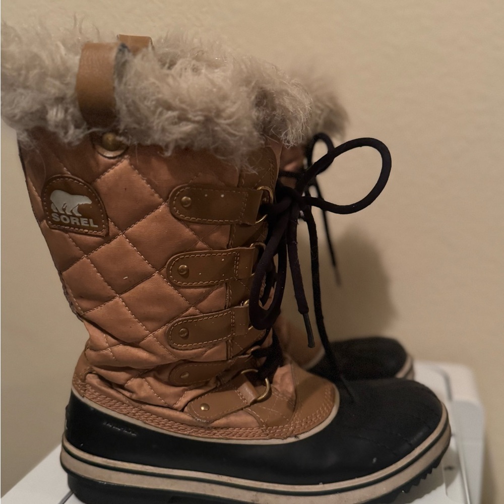 Women's Tan and Black Winter Boots - Picture 4 of 7